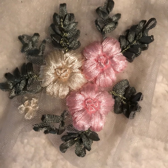 New Beautiful set of 6 Flower 3D Appliqués - Picture 2 of 5